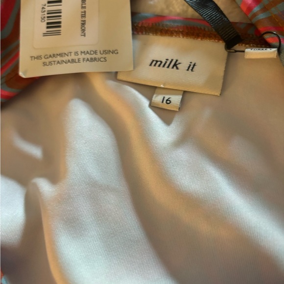 Milk it 2 piece outfit - Picture 9 of 12